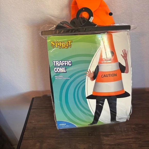 Kids safety cone Halloween costume - Picture 2 of 3